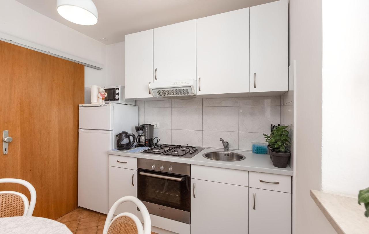 Rina B4 Apartment